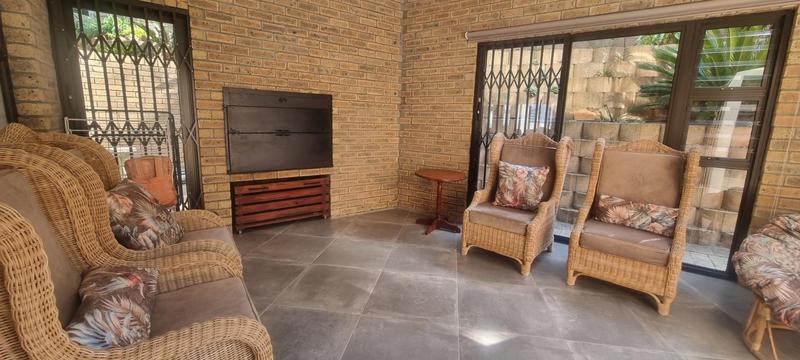 6 Bedroom Property for Sale in Outeniqua Strand Western Cape